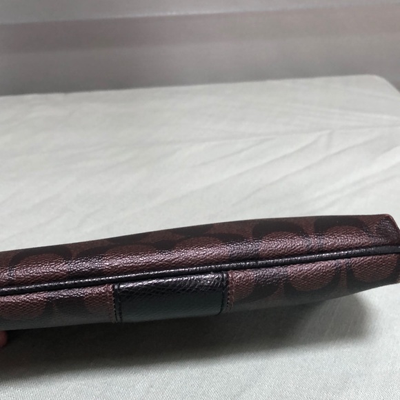 Coach - Picture 6 of 7